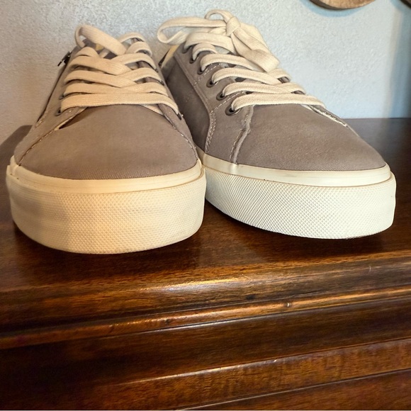 Taos Z Soul Sneaker Gray Side Zipper Laces Size 9 Wide Women - Picture 5 of 12